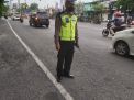 Polsek Kenjeran Lakukan Patroli Lalu Lintas Sore di Mbah Ratu, Antisipasi AdanyaKemacetan
