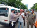 Polres Pelabuhan Tanjung Perak Gelar Operasi Yustisi Penegakan Protokol Kesehatan Sekaligus Bagikan Masker Gratis