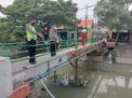 Polsek Semampir Laksanakan Pengecekan Debit Air di Sungai Jatipurwo