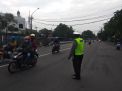 Polsek Krembangan Lakukan Pengaturan Lalu Lintas Sore di Mbah Ratu, Antisipasi Adanya Kemacetan