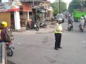 Polsek Asemrowo Lakukan Pengaturan Lalu Lintas Sore di Tambak Mayor, Pantau Arus Kepulangan Pekerja