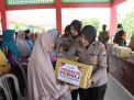 Peduli Korban Banjir, Polwan Polres Bojonegoro Salurkan Bantuan Sosial