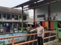Polsek Krembangan Cek Kondisi Pintu Air Sungai, Waspada Adanya Potensi Bencana Banjir