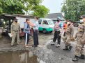 Polres Pelabuhan Tanjung Perak Bagikan Masker Gratis Kepada Masyarakat Dalam Rangka Operasi Yustisi Patuh Peraturan Protokol Kesehatan