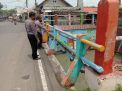 Polsek Kenjeran Cek Ketinggian Air Sungai, Waspada Adanya Potensi Banjir