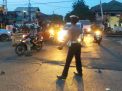 Polsek Asemrowo Lakukan Patroli Lalu Lintas Sore Antisipasi Adanya Kemacetan di Jalan Tambak Mayor