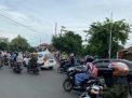 Polsek Semampir Bantu Kelancaran Arus Lalu Lintas di Karang Tembok, Antisipasi Kemacetan