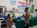 Polsek Asemrowo Bantu Pengamanan Kegiatan Vaksinasi di Puskesmas Asemrowo