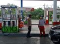 Polsek Asemrowo Gelar Patroli Keamanan di SPBU, Terpantau Situasi Aman Terkendali