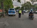 Polsek Krembangan Lakukan Giat Pemantauan Arus Lalu Lintas Mbah Ratu, Pastikan Tidak Ada Kemacetan