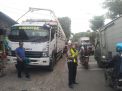 Polsk Asemrowo Lakukan Pengaturan Lalu Lintas Sore di Jalan Tanjung Sari, Urai Kemacetan