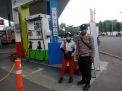 Polsek Asemrowo Laksanakan Patroli Pemantauan SPBU Margomulyo, Terpantau Antrian Aman dan Situasi Kondusif