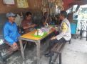 Anggota Bhabinkamtibmas Perak Barat Sambang Warga Sampaikan Pesan Kerukunan Bersama