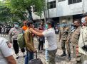 Polres Pelabuhan Tanjung Perak Lakukan Operasi Yustisi Dalam Rangka Penegakan Peraturan Protokol Kesehatan, Bagikan Masker Gratis Kepada Masyarakat