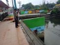 Polsek Asemrowo Cek Debit Air Sungai Waspada Adanya Potensi Banjir