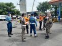 Polres Pelabuhan Tanjung Perak Bagikan Masker Gratis Sekaligus Ingatkan Masyarakat Peraturan Protokol Kesehatan