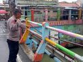 Polsek Kenjeran Cek Ketinggian Debit Air Sungai Waspada Adanya Potensi Banjir