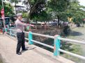 Polsek Pabean Cantikan Cek Debit Air Sungai Kalimas, Terpantau Dalam Ketinggian Normal