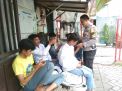 Bhabinkamtibmas Takal Kedinding Lakukan Giat Binluh Kepada Pelajar, Sampaika Pesan Kenakalan Remaja