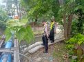 Polsek Semampir Cek Ketinggian Debit Air Sungai Pegirian, Terpantau Masih Dalam Batas Normal