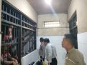 Polsek Kenjeran Lakukan Pengecekan Ruang Tahanan Antisipasi Masuknya Barang Terlarang