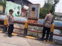 Polsek Krembangan Laksanakan Pengecekan Air Sungai, Dilaporkan Debit Air Masih Dalam Batas Normal