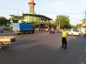 Polsek Semampir Laksanakan Pemantauan Arus Lalu Lintas Sore di Karang Tembok, Antisipasi Adanya Kemacetan
