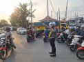 Polsek Asemrowo Laksanakan Pengaturan Lalu Lintas Sore di Rel Tambak Mayor, Situasi Terpantau Lancar Terkendali