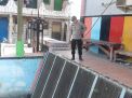 Polsek Krembangan Melaksanakan Giat Pantau Pintu Air, Waspada Adanya Potensi Banjir