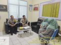 Bhabinkamtibmas Sidotopo Wetan Dampingi Dewan Pendidik Kota Surabaya dalam Monitoring SMK Wachid Hasyim 1