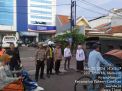 Polsek Semampir Gelar Apel dan Tertibkan PKL di Jalan KH. Mas Mansyur