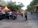 Pembagian Takjil oleh Panitia Klenteng Mbah Ratu di Jalan Demak, Dijaga Ketat oleh Pawas Krembangan dan Personil