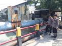 Polsek Krembangan Lakukan Patroli Pengecekan Debit Air Sungai di Jalan Salatiga