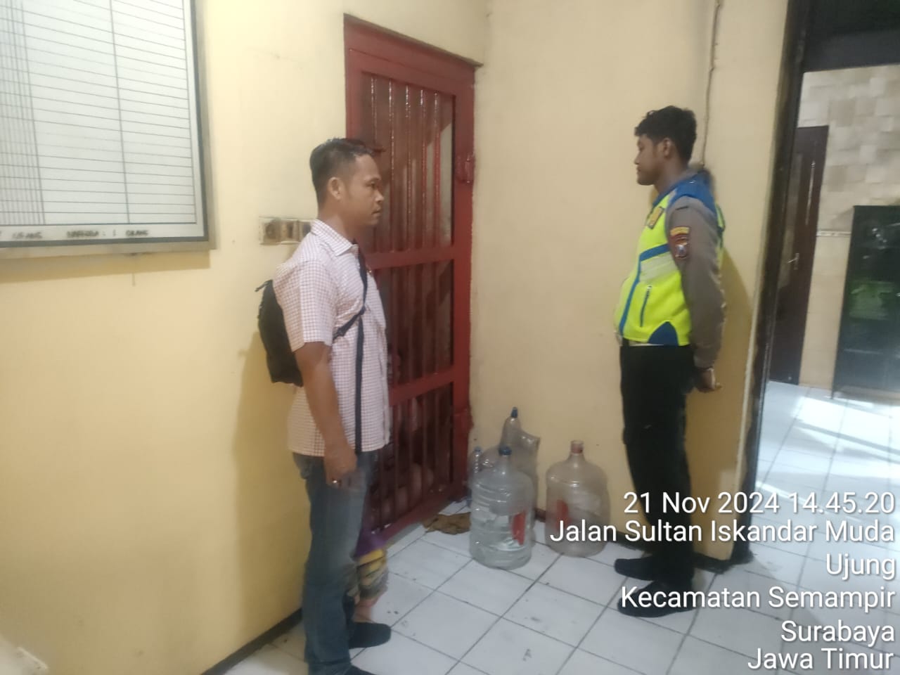 Patroli Pengecekan Ruang Tahanan Polsek Semampir, Antisipasi Tahanan Sakit dan Barang Terlarang