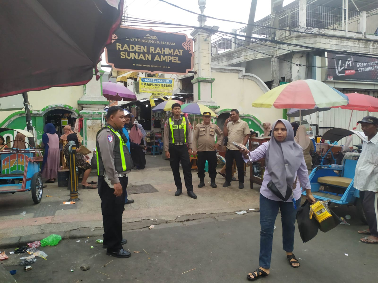 Patroli KRYD Polsek Semampir Pastikan Situasi Wisata Religi Sunan Ampel Aman dan Terkendali