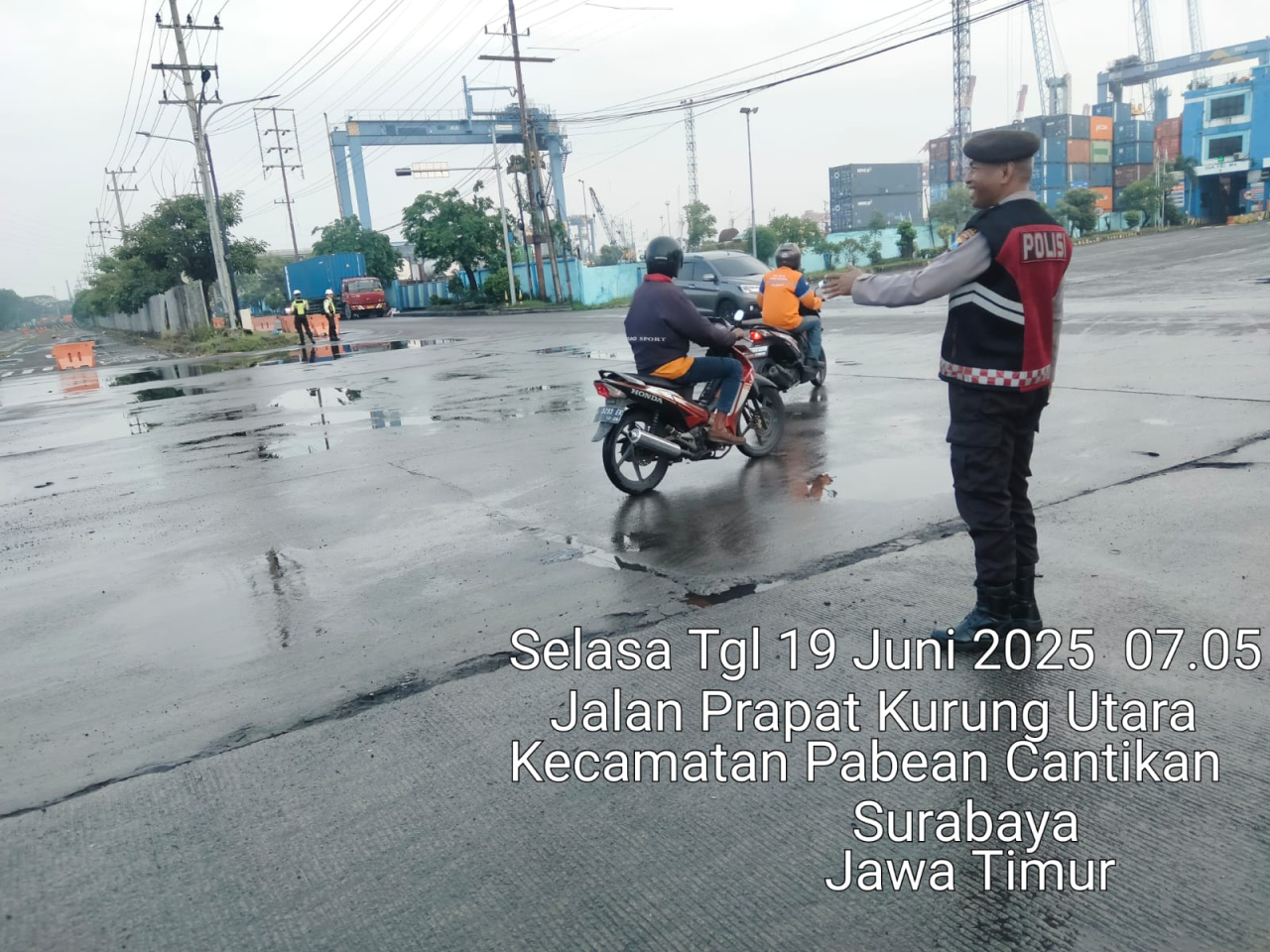 Pengamanan Lalin Pagi, Anggota Samapta Pos Berlian Antisipasi Gangguan Kamtibmas