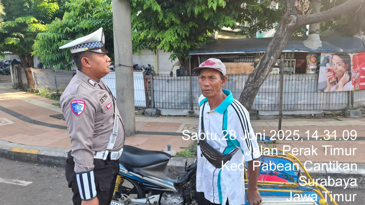 Satlantas Polres Pelabuhan Tanjung Perak Gencarkan Edukasi Tertib Lalu Lintas melalui Program MAHAMERU LANTAS