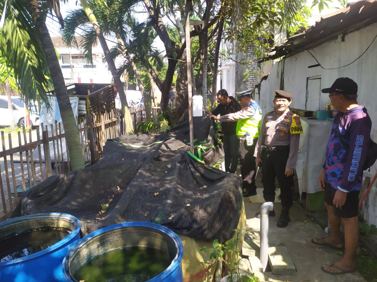 Patroli Harkamtibmas dan Pemantauan Ketahanan Pangan di Kampung Tangguh Sidotopo oleh Polsek Semampir