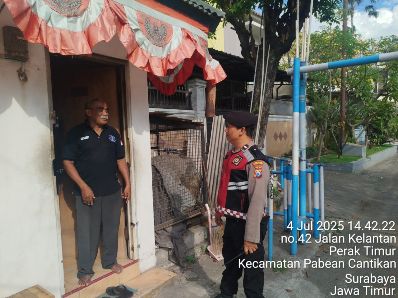 Patroli Kota Presisi Unit 14.25 Satsamapta Polres Pelabuhan Tanjung Perak Wujudkan Keamanan di Wilayah Jl. Kelantan