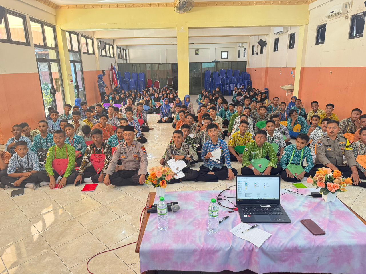 Polsek Semampir Sosialisasikan Bahaya Narkoba dan Judi Online di SMK Al-Amal Surabaya