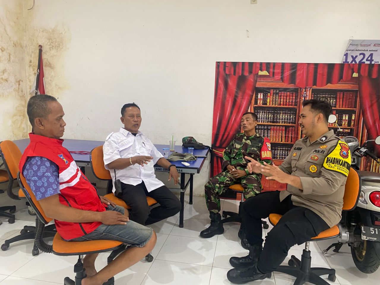 Sinergi TNI-Polri, Bhabinkamtibmas dan Babinsa Sambang Warga di Wonokusumo Wetan