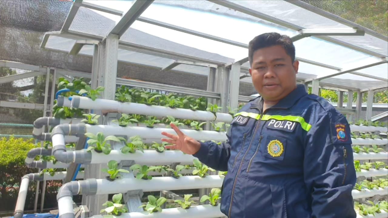 Bhabinkamtibmas Tanjung Perak Laksanakan Patroli Program Ketahanan Pangan