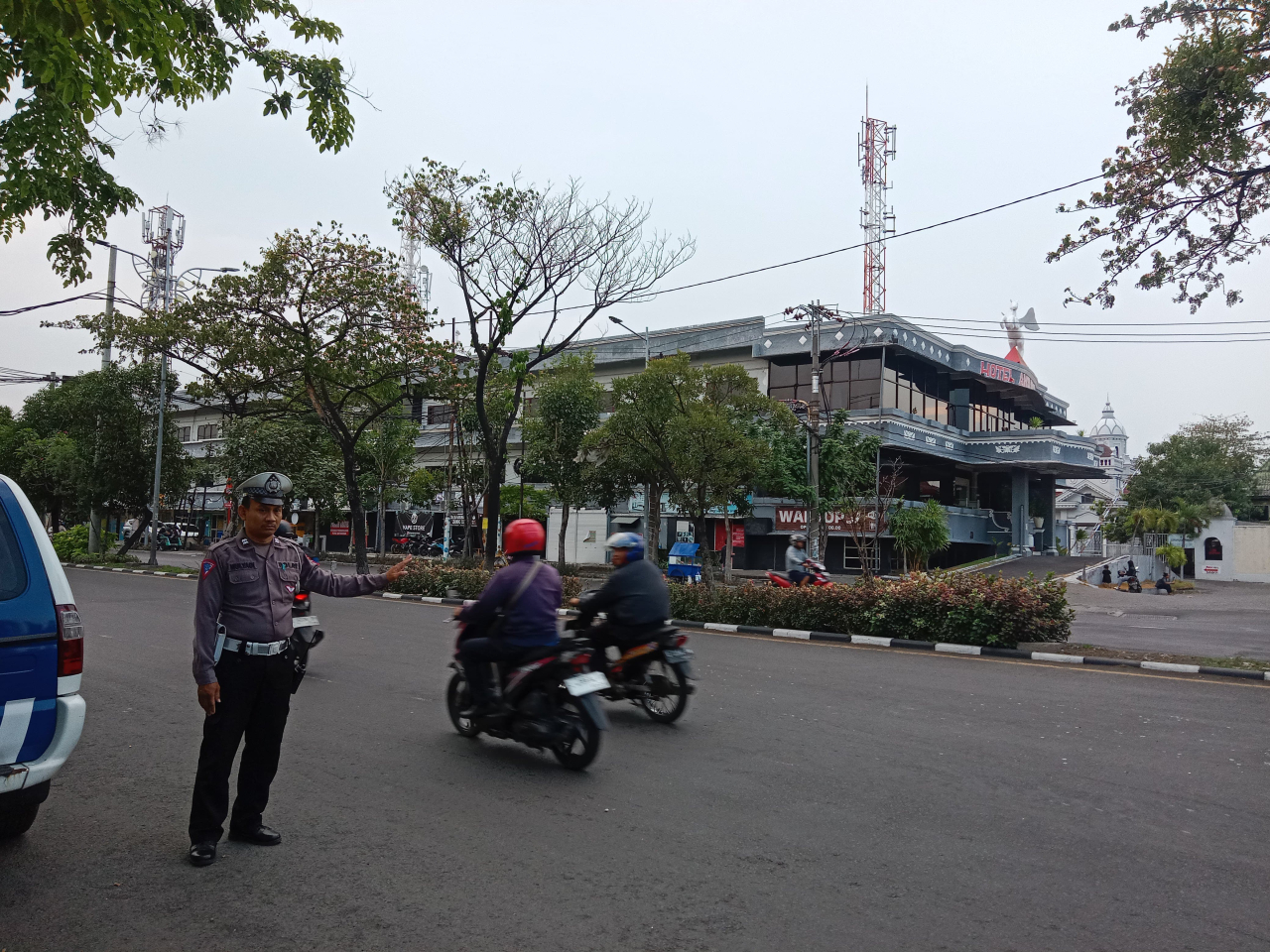 Polsek Krembangan Laksanakan Protap Sore Antisipasi Unras di Pertigaan Mbah Ratu