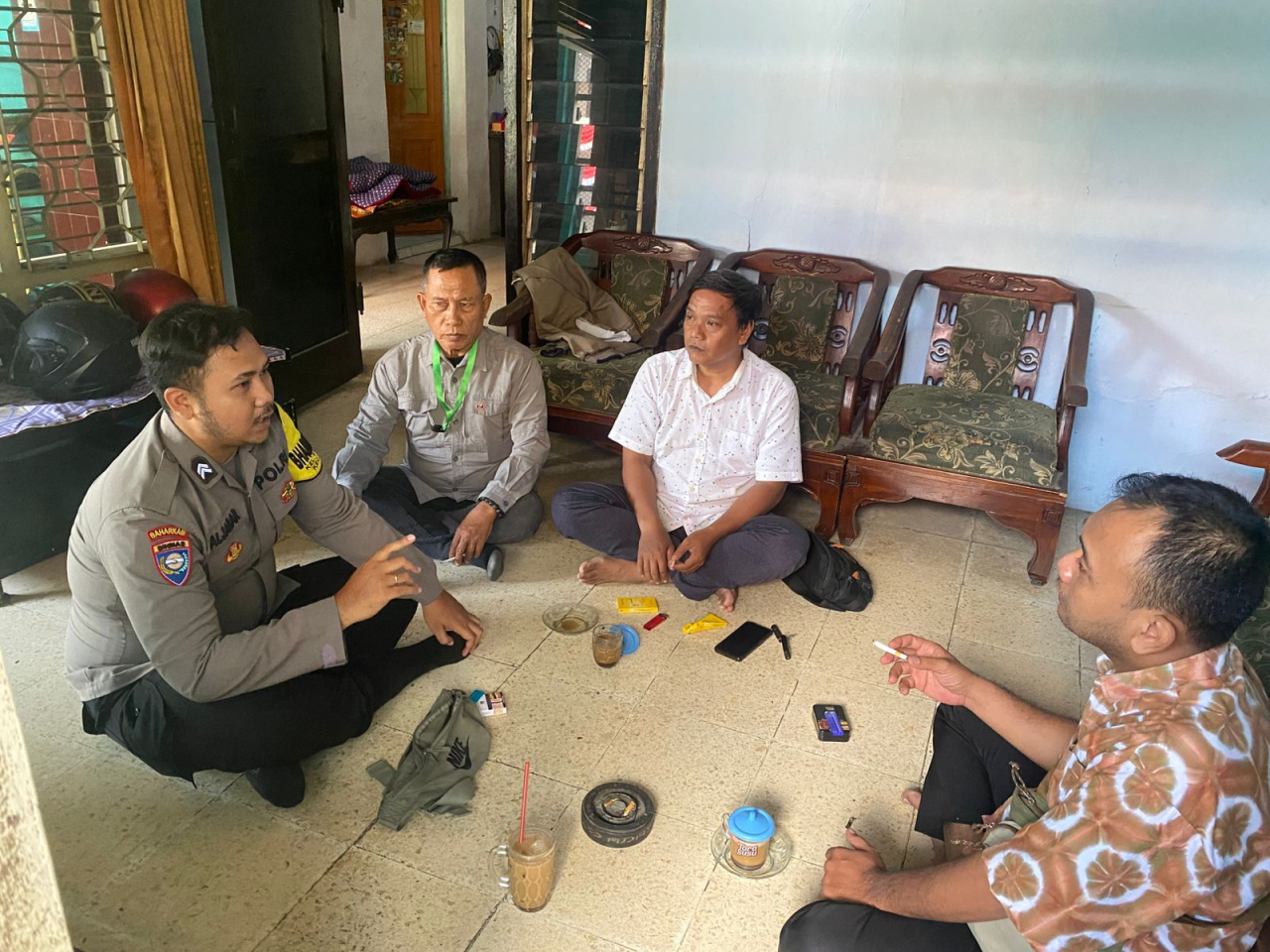 Bhabinkamtibmas Wonokusumo Sambangi Warga, Ajak Jaga Lingkungan dan Waspada Informasi Hoaks