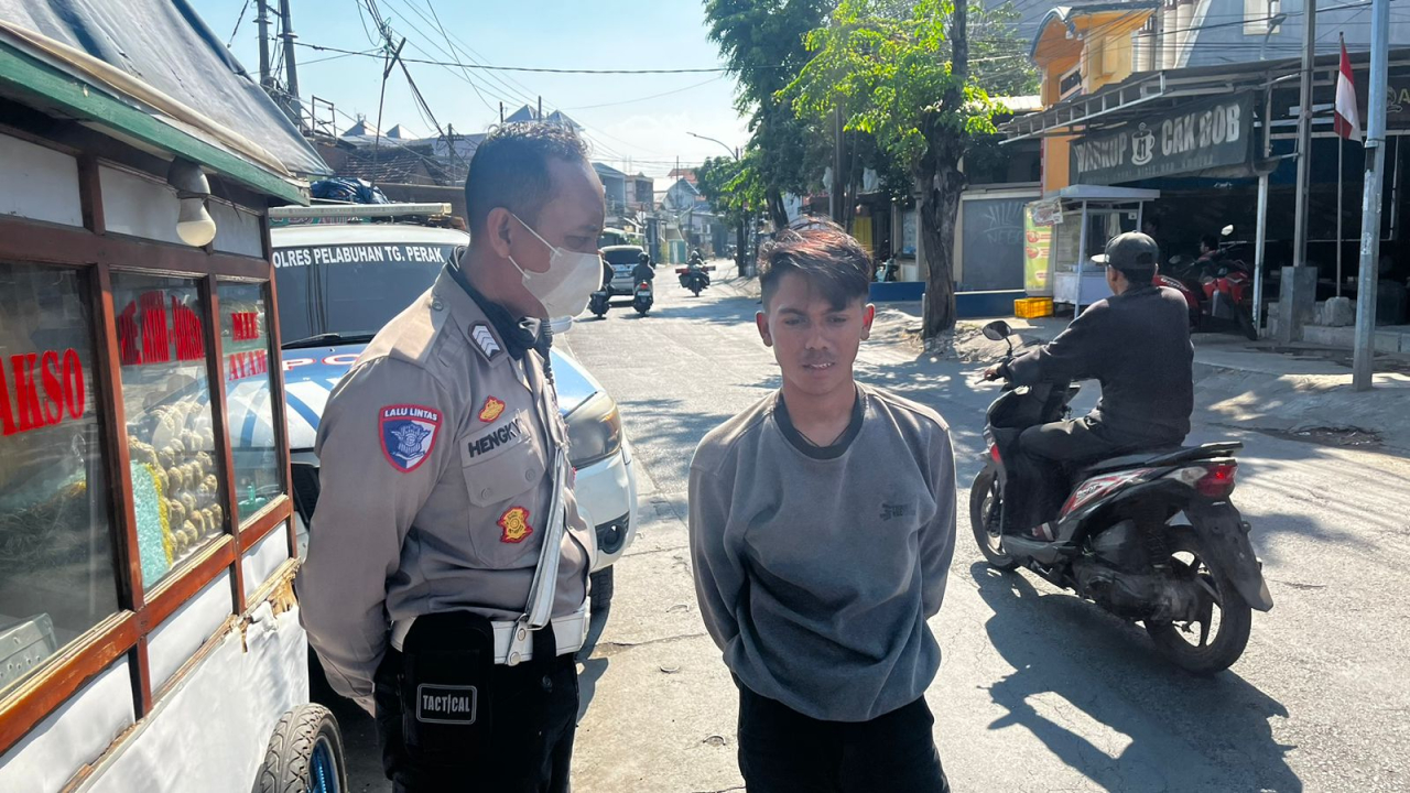 Satlantas Polres Pelabuhan Tanjung Perak Gelar Sosialisasi Tertib Berlalu Lintas kepada Masyarakat