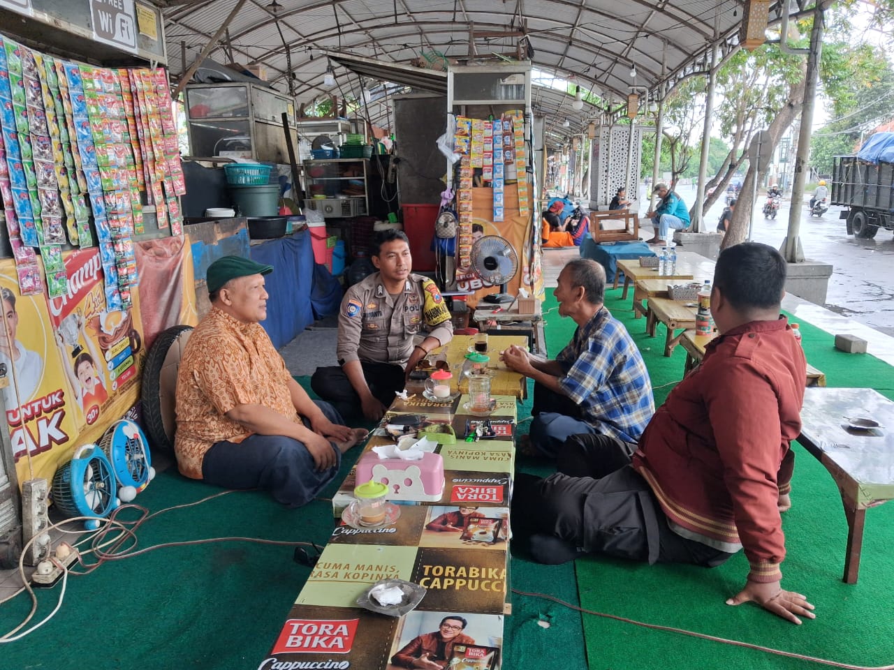 Bhabinkamtibmas Ampel dan Pegirian Laksanakan Cangkrukan Kamtibmas Bersama Tokoh Masyarakat
