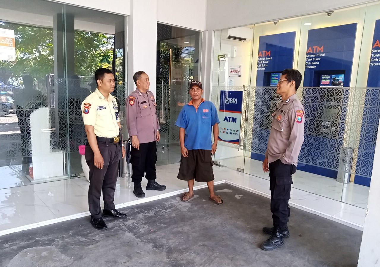 Polsek Krembangan Laksanakan Patroli dan Sambang ke Bank BRI Jalan Demak Antisipasi 3C