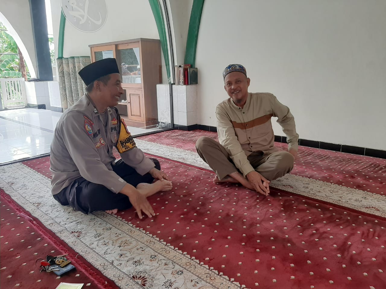Sambang Bhabinkamtibmas Perak Barat di Masjid Al-Muttaqin Wujudkan Kelancaran Kegiatan dan Harkamtibmas Kondusif