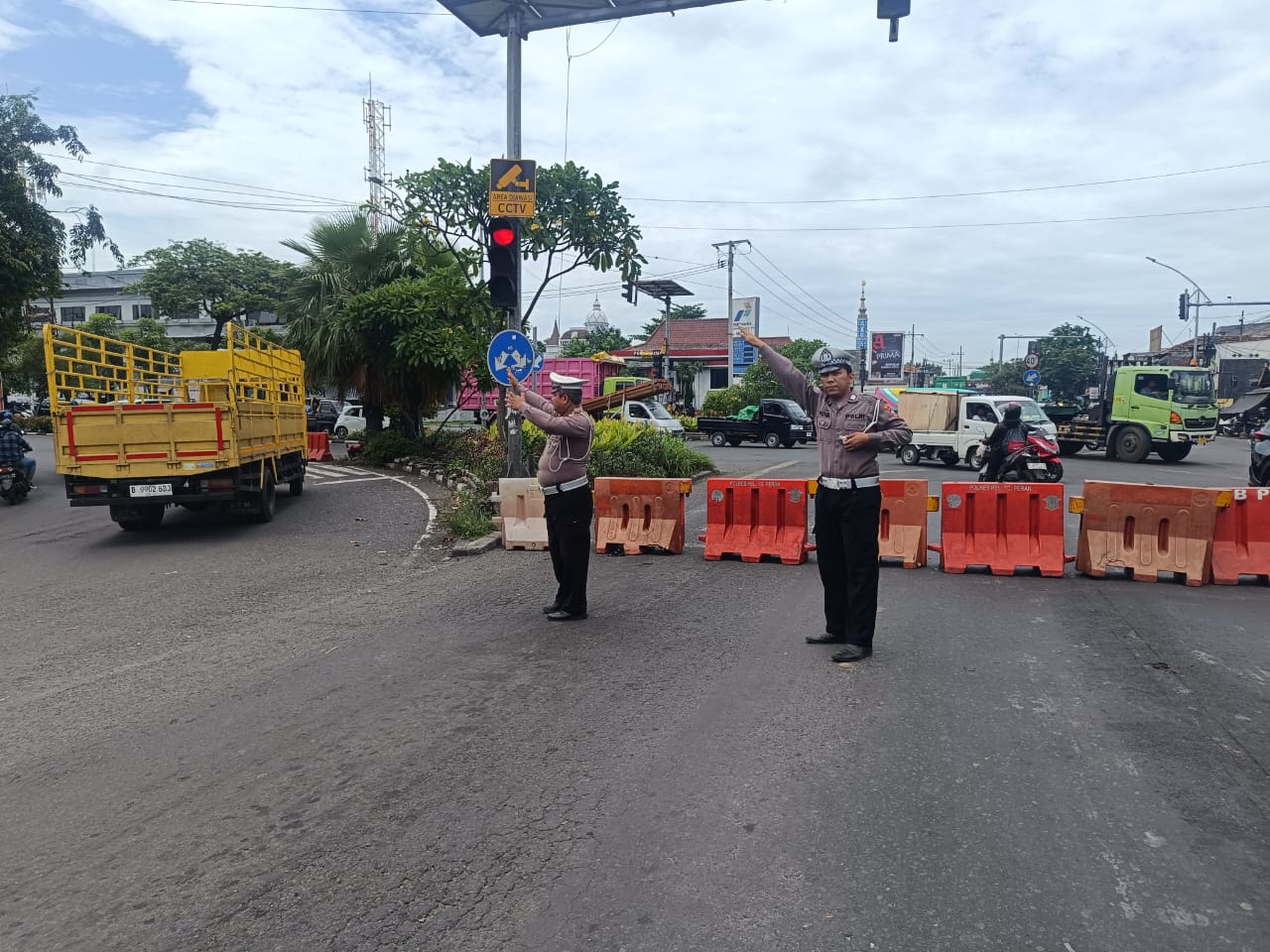 Pengalihan Arus di TL Mbah Ratu, Polsek Krembangan Antisipasi Lonjakan Kendaraan