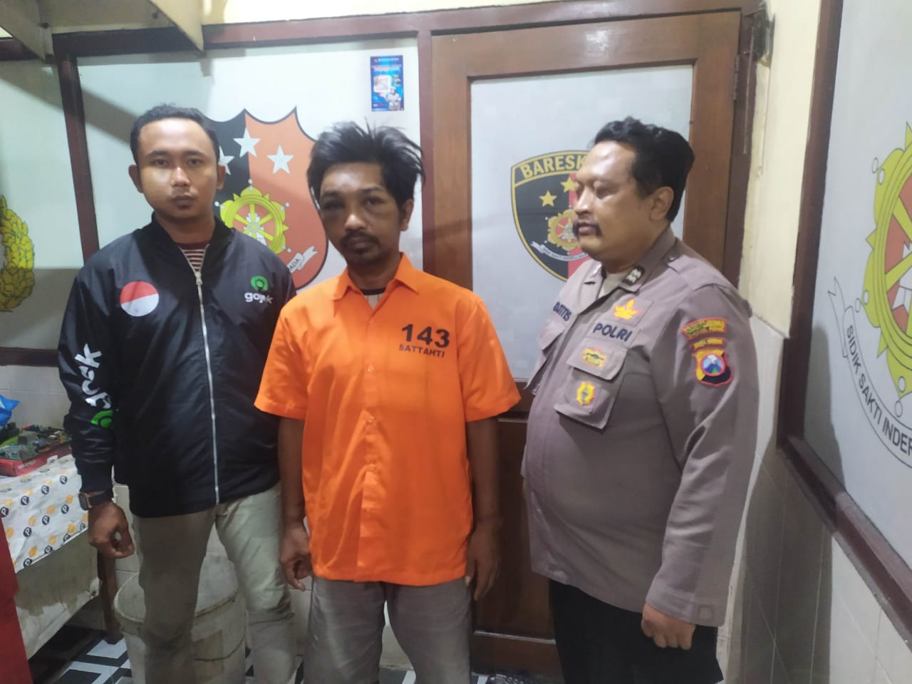 Respons Cepat Polsek Semampir Selamatkan Pencuri Motor dari Amukan Warga.